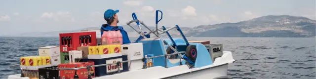 Livraison sur pedalo
